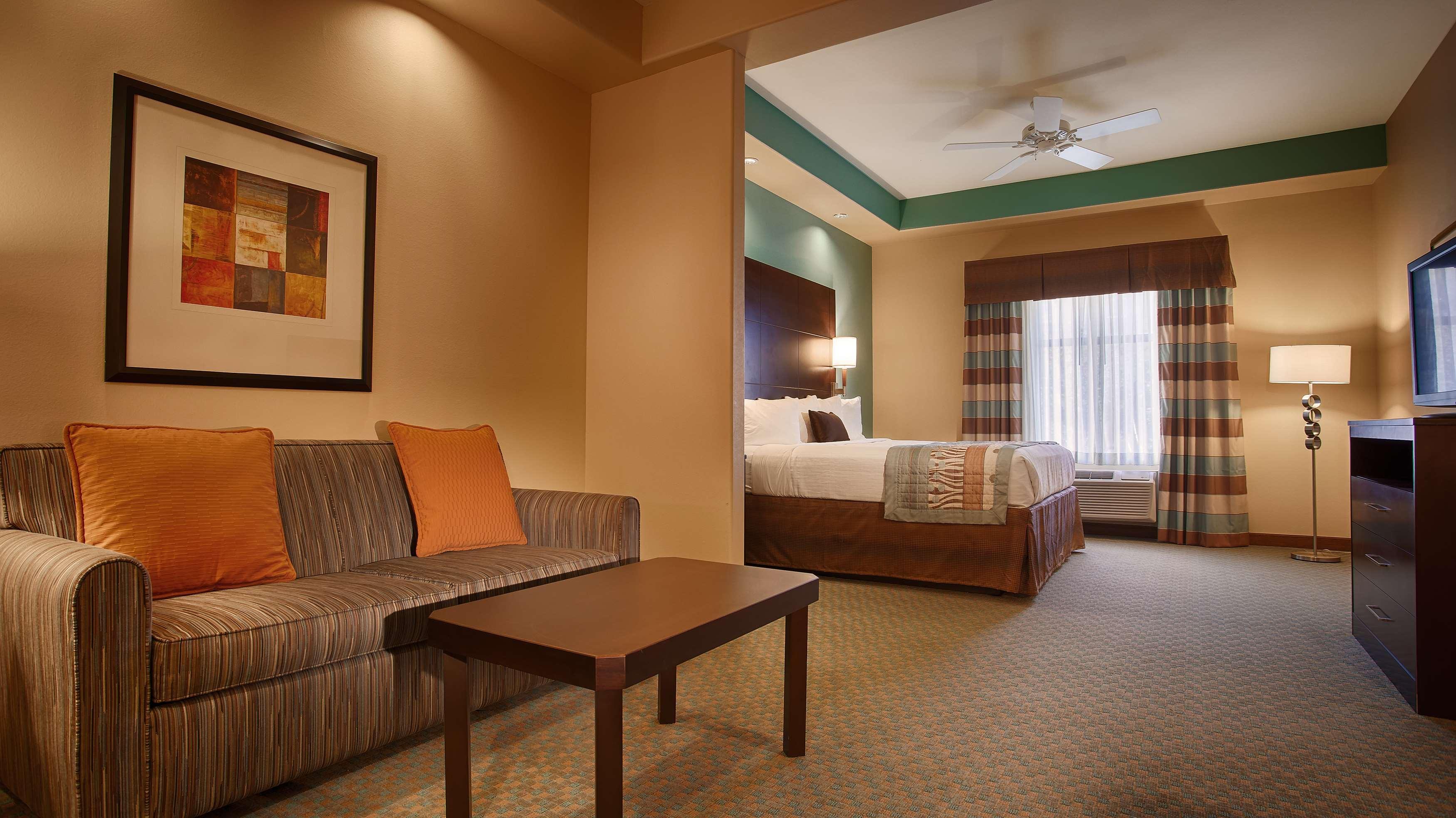 Best Western Plus Midland Suites Exteriér fotografie