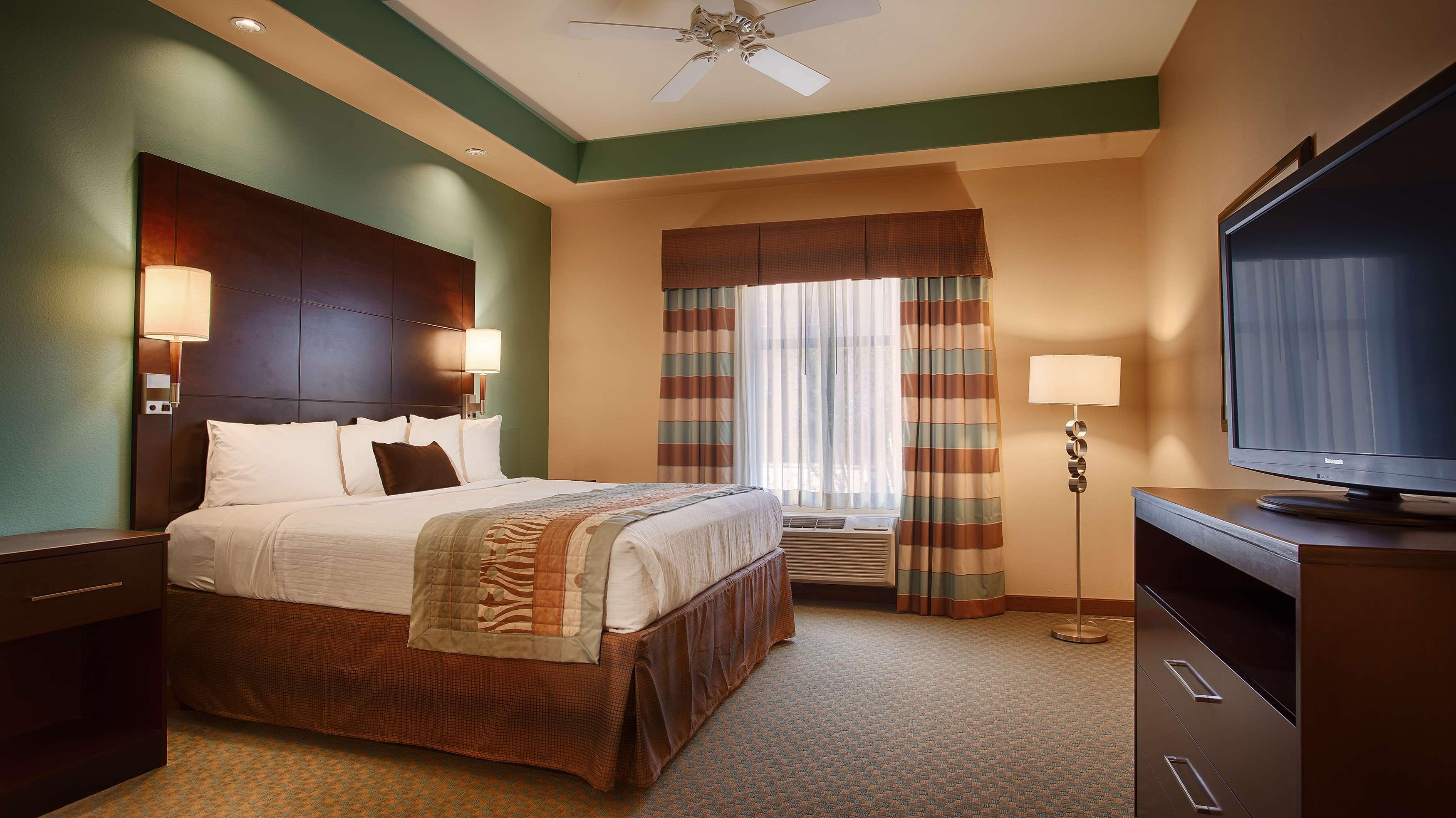 Best Western Plus Midland Suites Exteriér fotografie