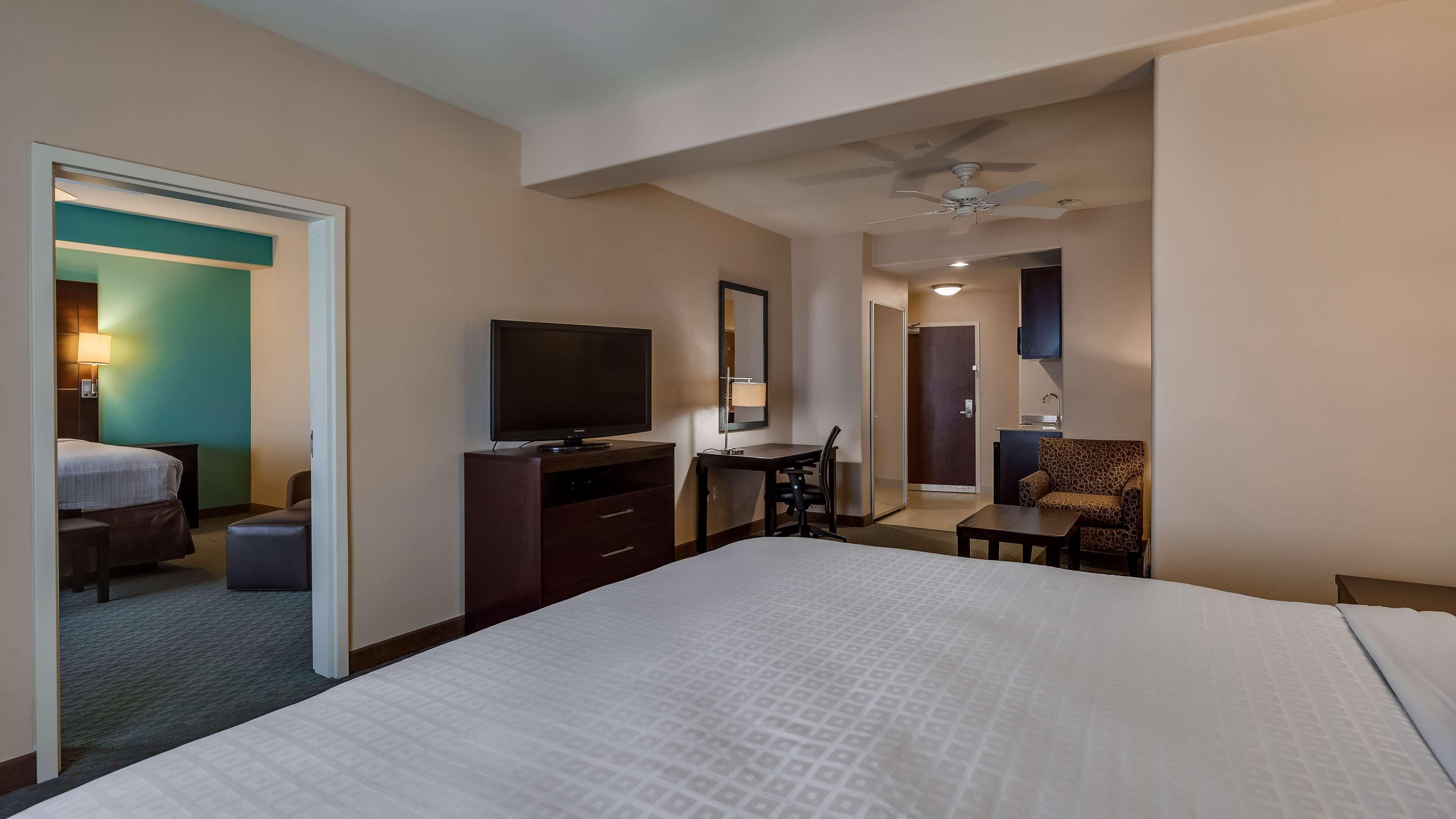Best Western Plus Midland Suites Exteriér fotografie
