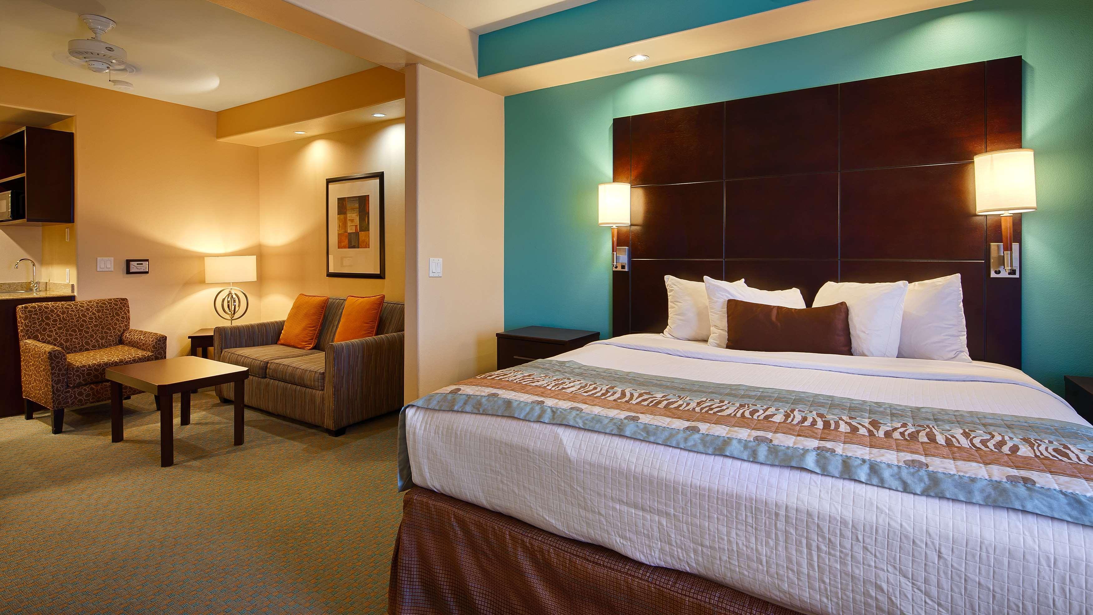 Best Western Plus Midland Suites Exteriér fotografie