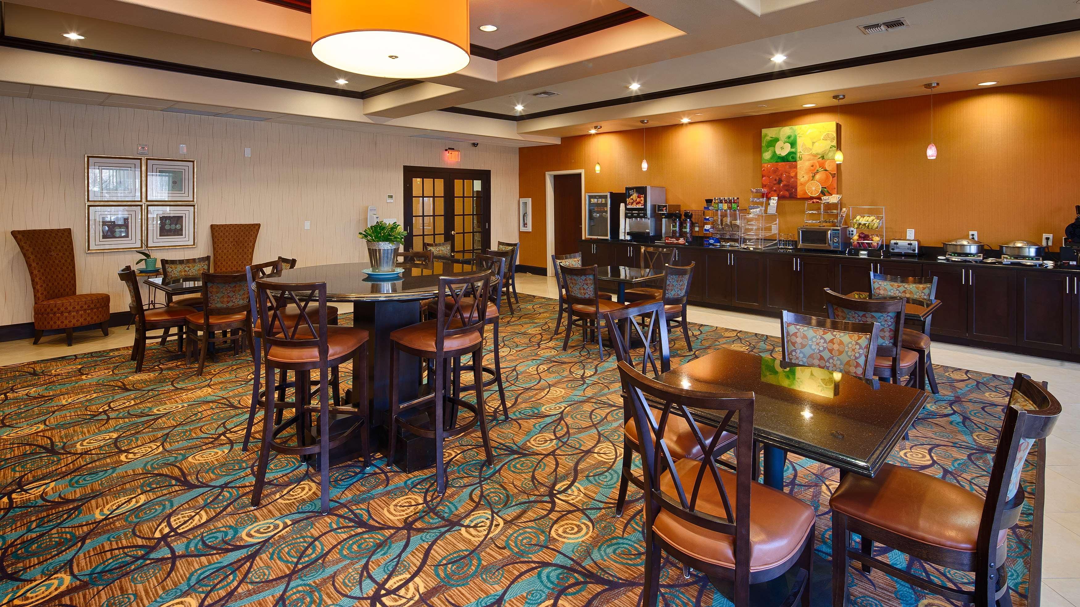 Best Western Plus Midland Suites Exteriér fotografie
