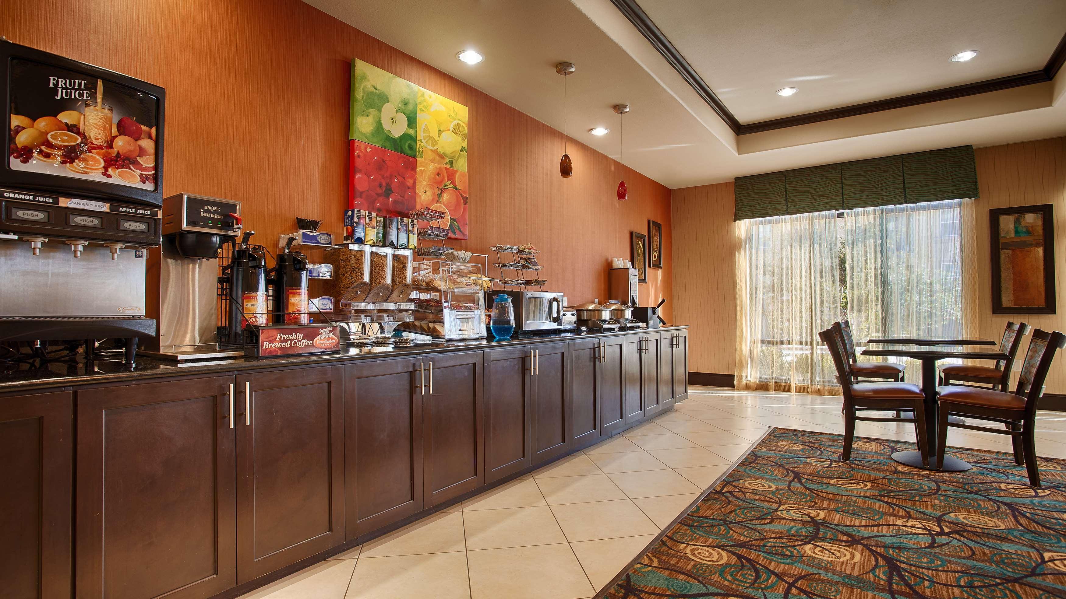 Best Western Plus Midland Suites Exteriér fotografie