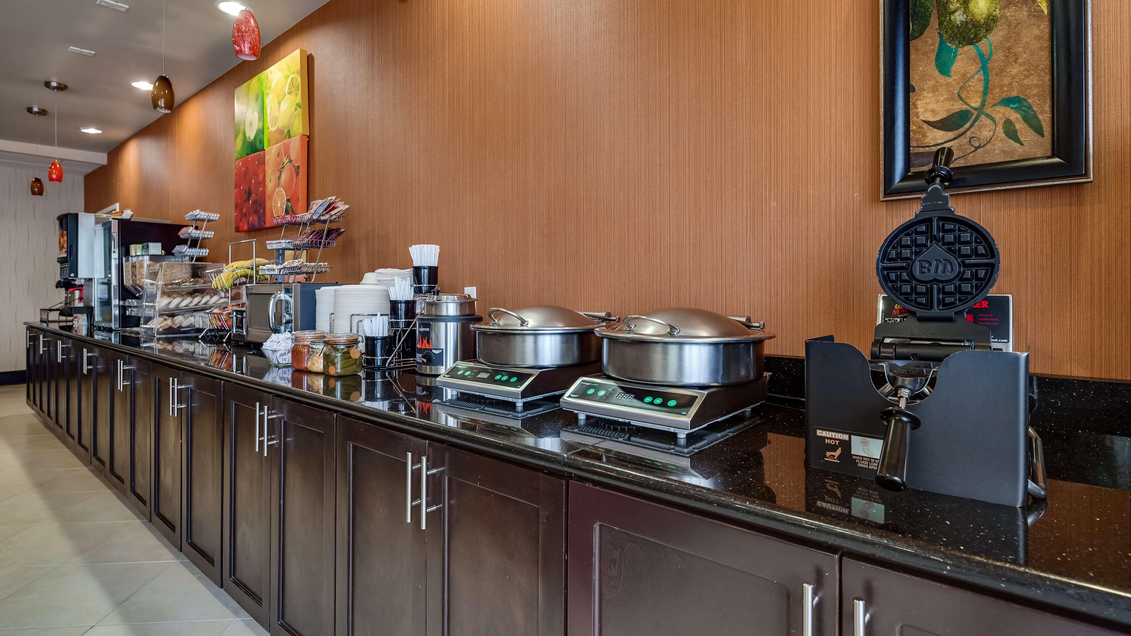Best Western Plus Midland Suites Exteriér fotografie