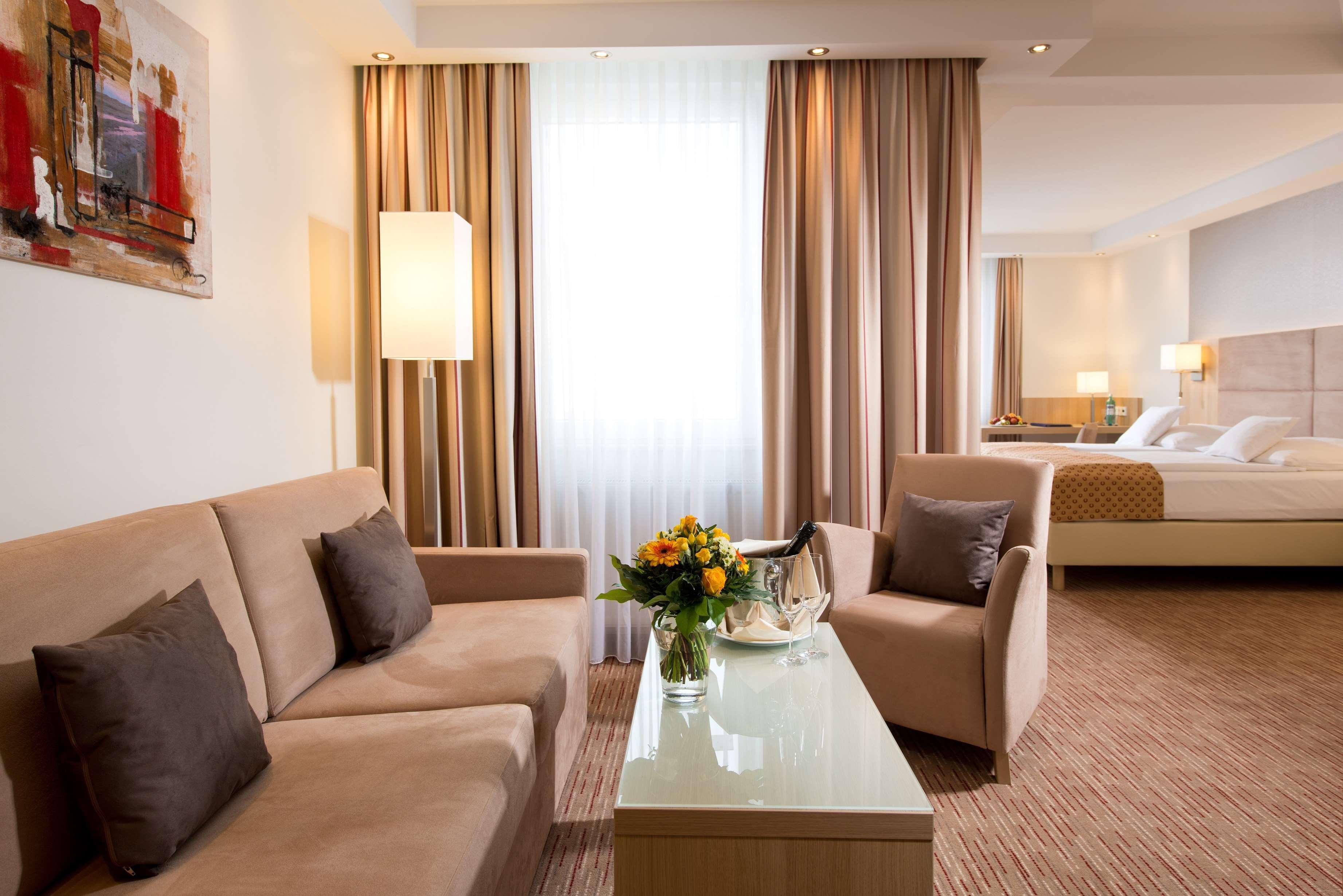 Best Western Plus Midland Suites Exteriér fotografie